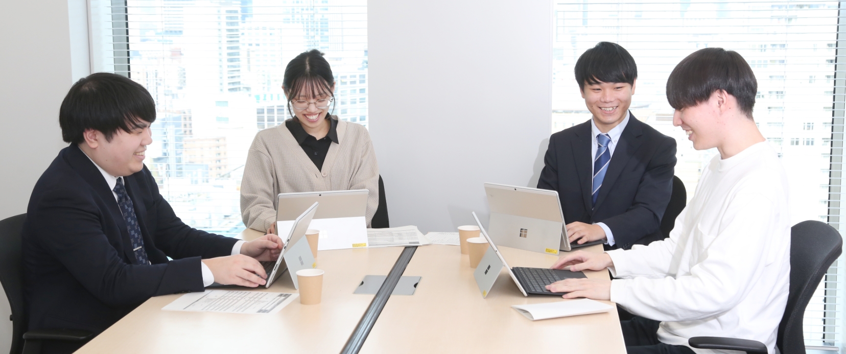 フラットで前向きな社風